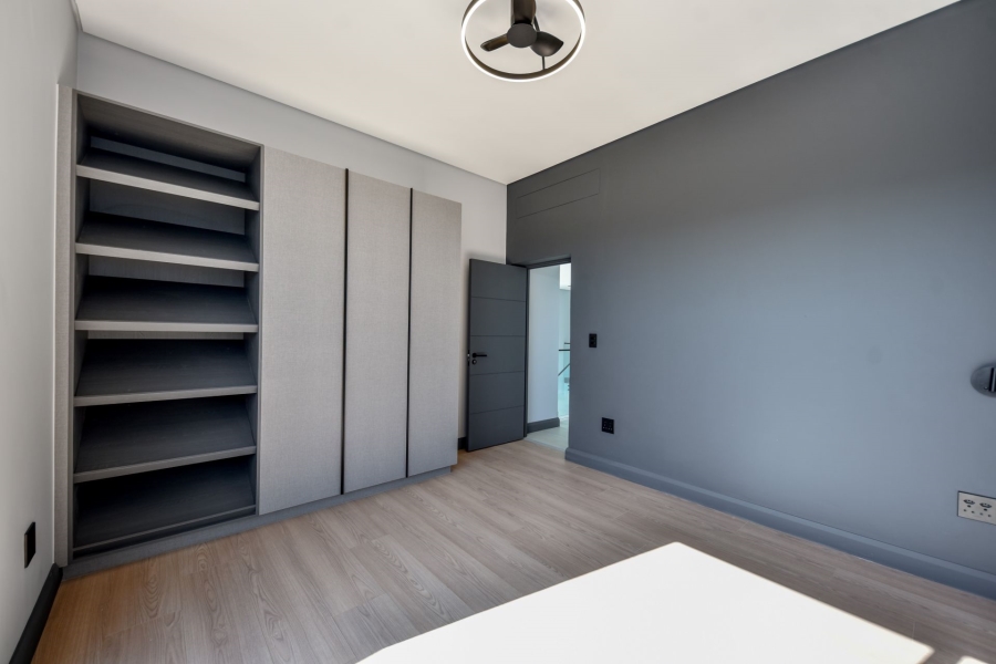 5 Bedroom Property for Sale in Midstream Heights Gauteng