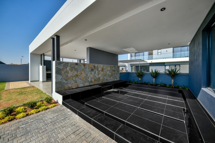 5 Bedroom Property for Sale in Midstream Heights Gauteng