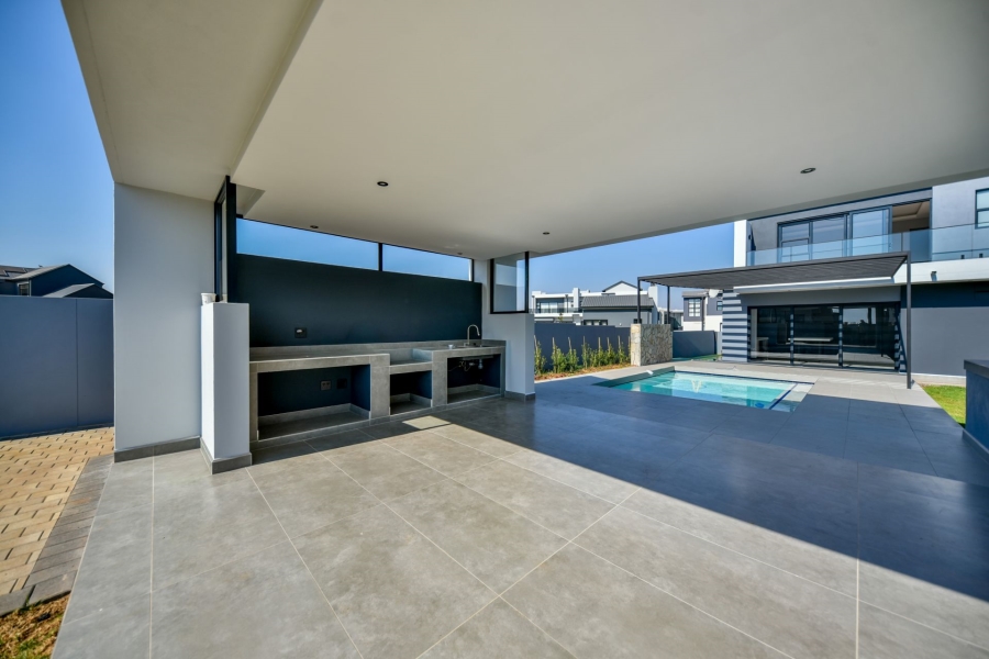 5 Bedroom Property for Sale in Midstream Heights Gauteng