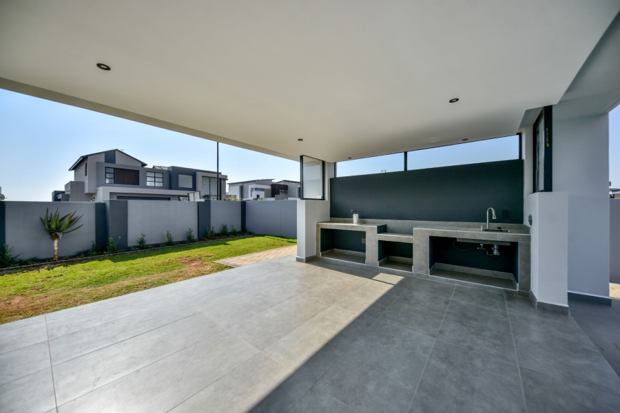 5 Bedroom Property for Sale in Midstream Heights Gauteng
