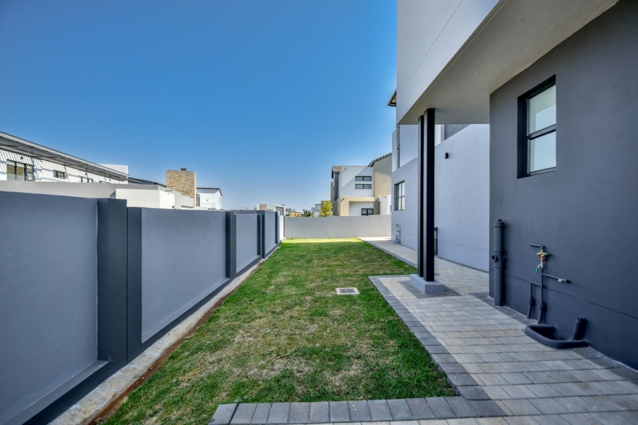5 Bedroom Property for Sale in Midstream Heights Gauteng