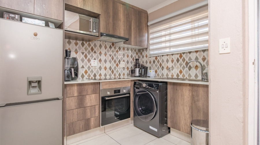 1 Bedroom Property for Sale in Discovery Gauteng