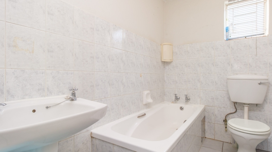 1 Bedroom Property for Sale in Discovery Gauteng