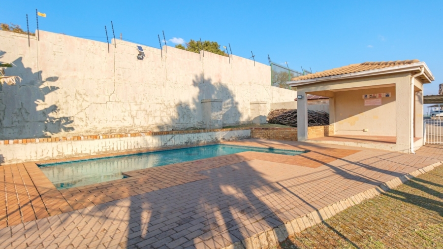 1 Bedroom Property for Sale in Discovery Gauteng