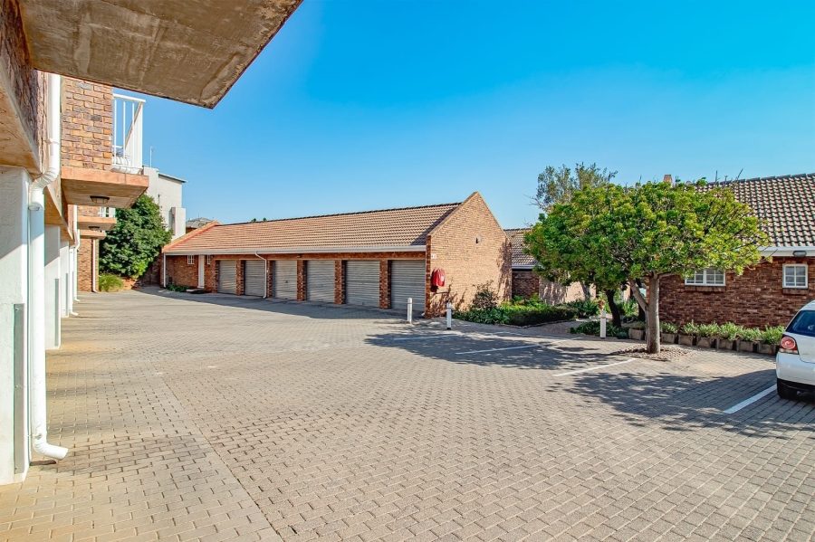 2 Bedroom Property for Sale in Groenkloof Gauteng