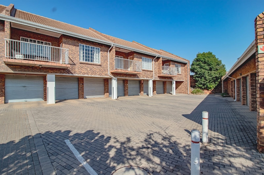 2 Bedroom Property for Sale in Groenkloof Gauteng