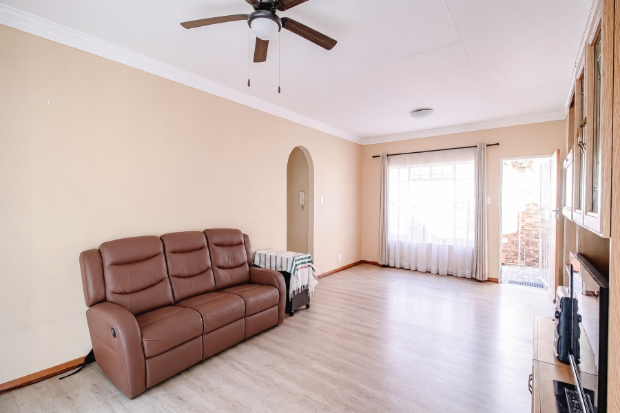 2 Bedroom Property for Sale in Groenkloof Gauteng