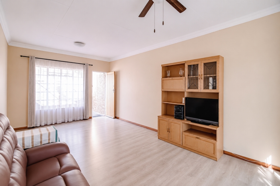 2 Bedroom Property for Sale in Groenkloof Gauteng