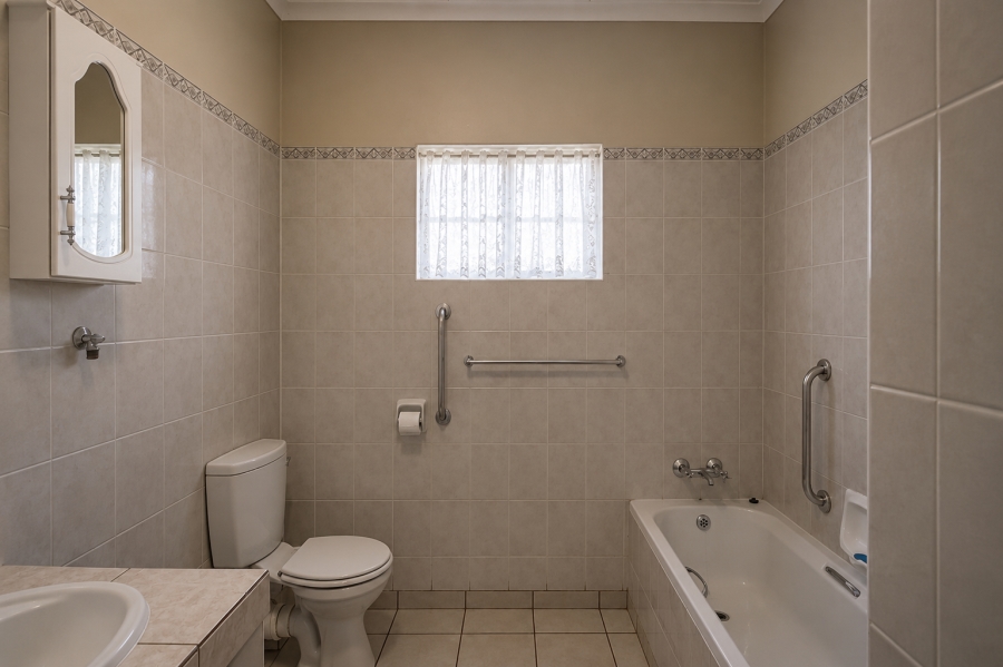 2 Bedroom Property for Sale in Groenkloof Gauteng