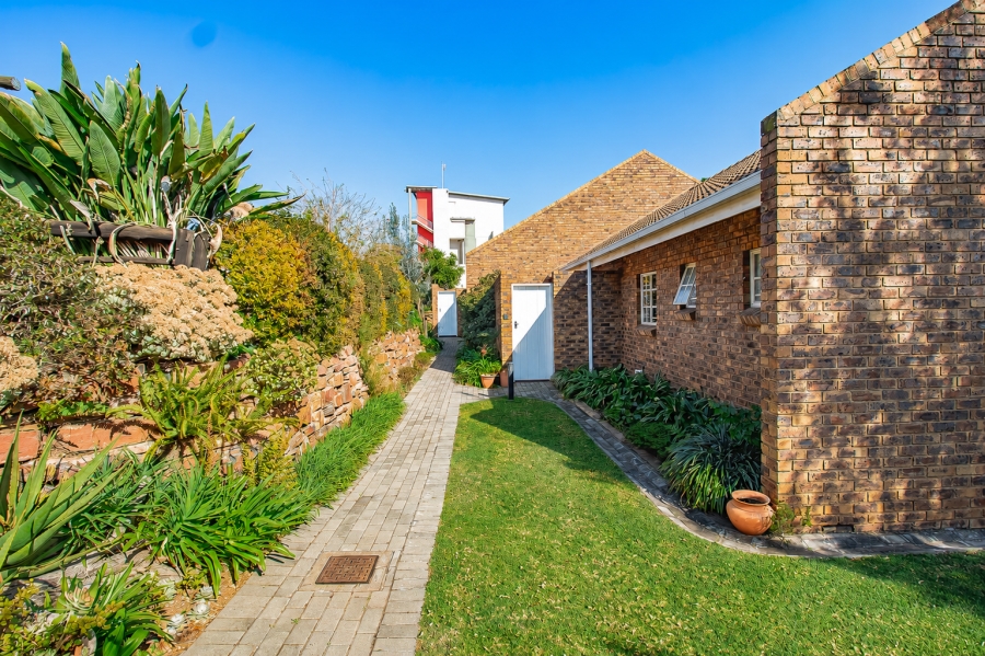 2 Bedroom Property for Sale in Groenkloof Gauteng
