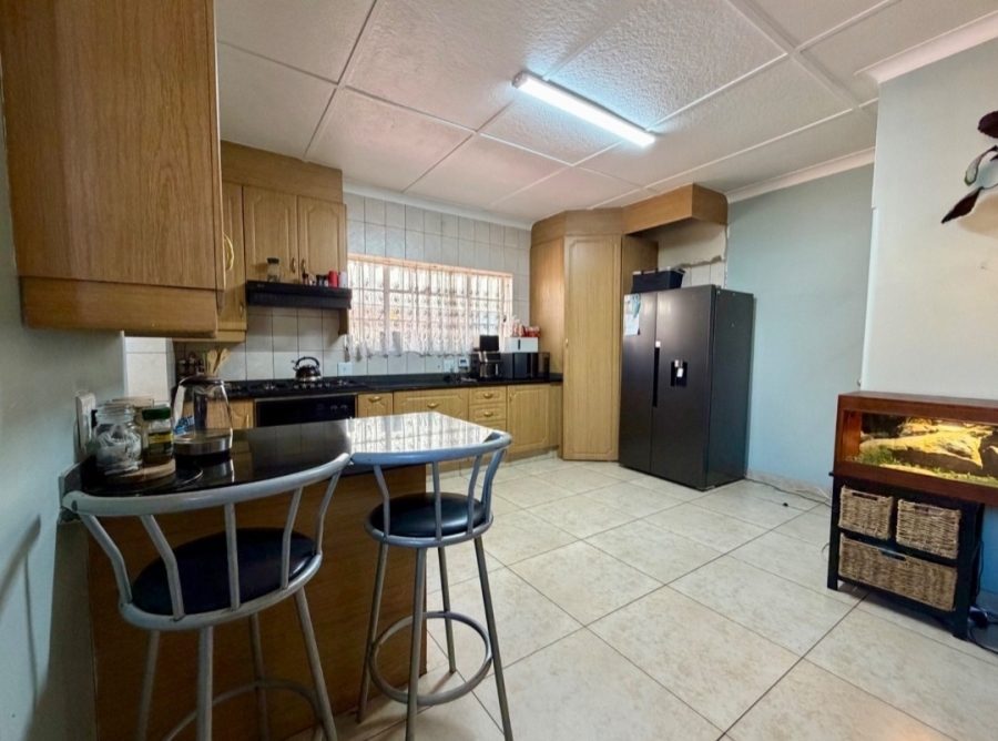 3 Bedroom Property for Sale in Linmeyer Gauteng