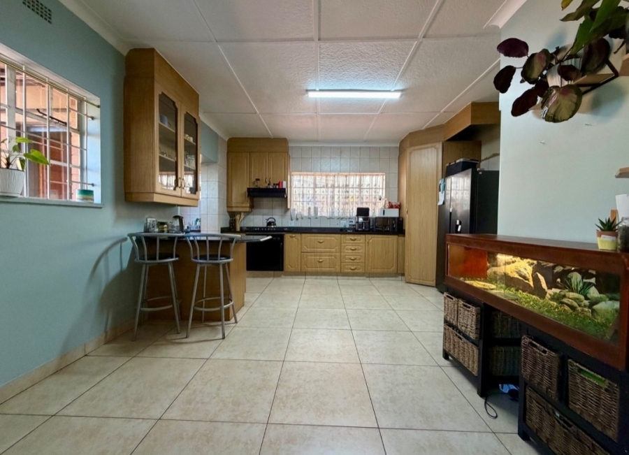 3 Bedroom Property for Sale in Linmeyer Gauteng