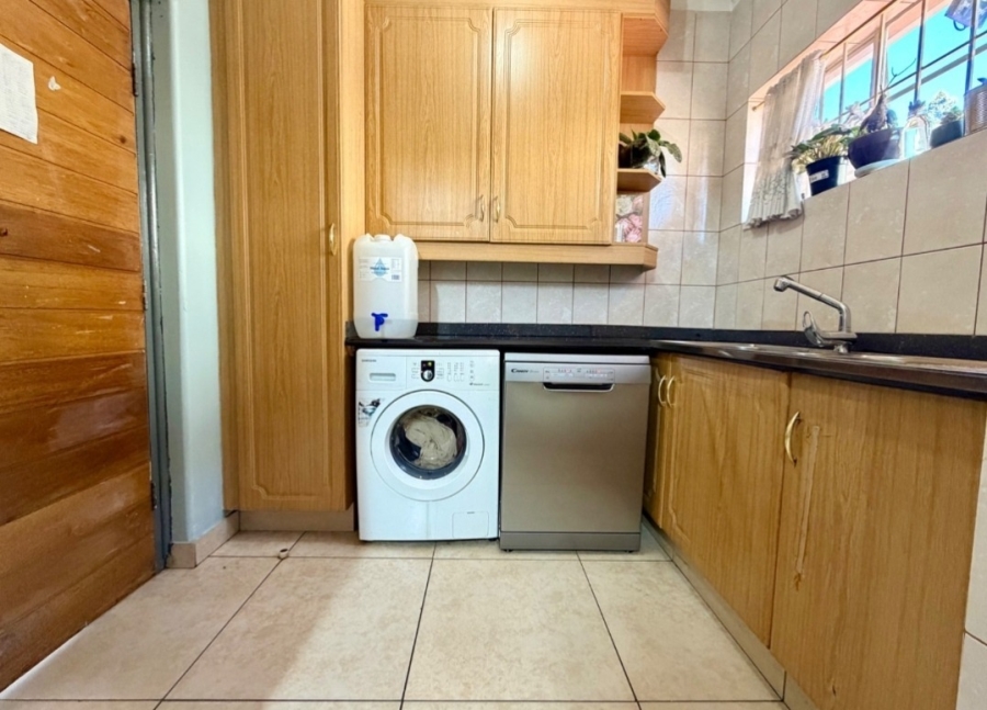 3 Bedroom Property for Sale in Linmeyer Gauteng