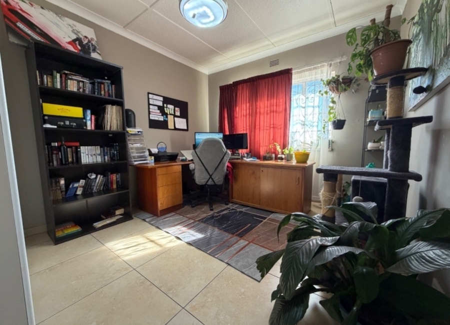 3 Bedroom Property for Sale in Linmeyer Gauteng