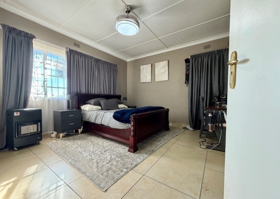 3 Bedroom Property for Sale in Linmeyer Gauteng
