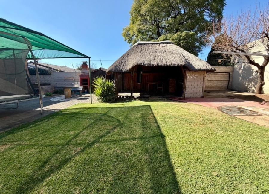 3 Bedroom Property for Sale in Linmeyer Gauteng