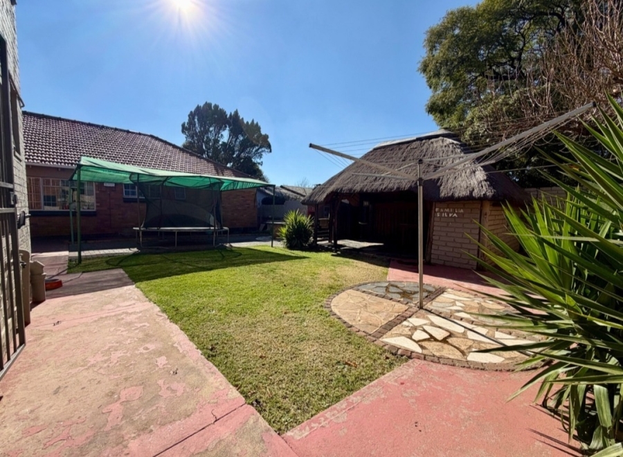 3 Bedroom Property for Sale in Linmeyer Gauteng