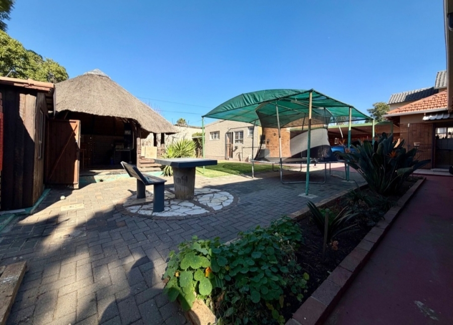 3 Bedroom Property for Sale in Linmeyer Gauteng