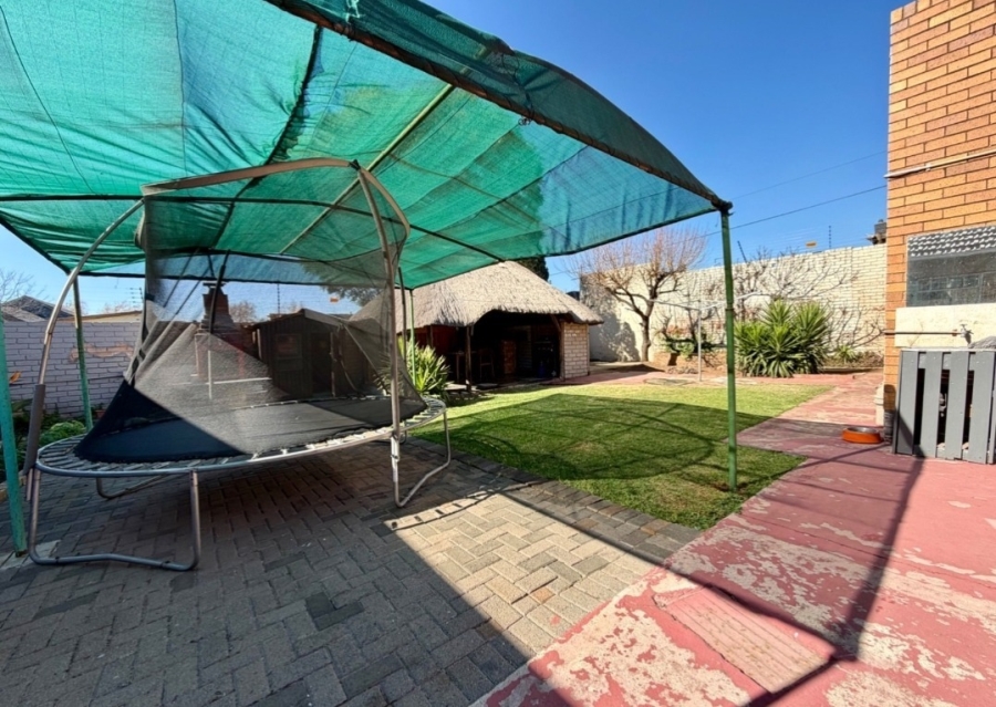 3 Bedroom Property for Sale in Linmeyer Gauteng