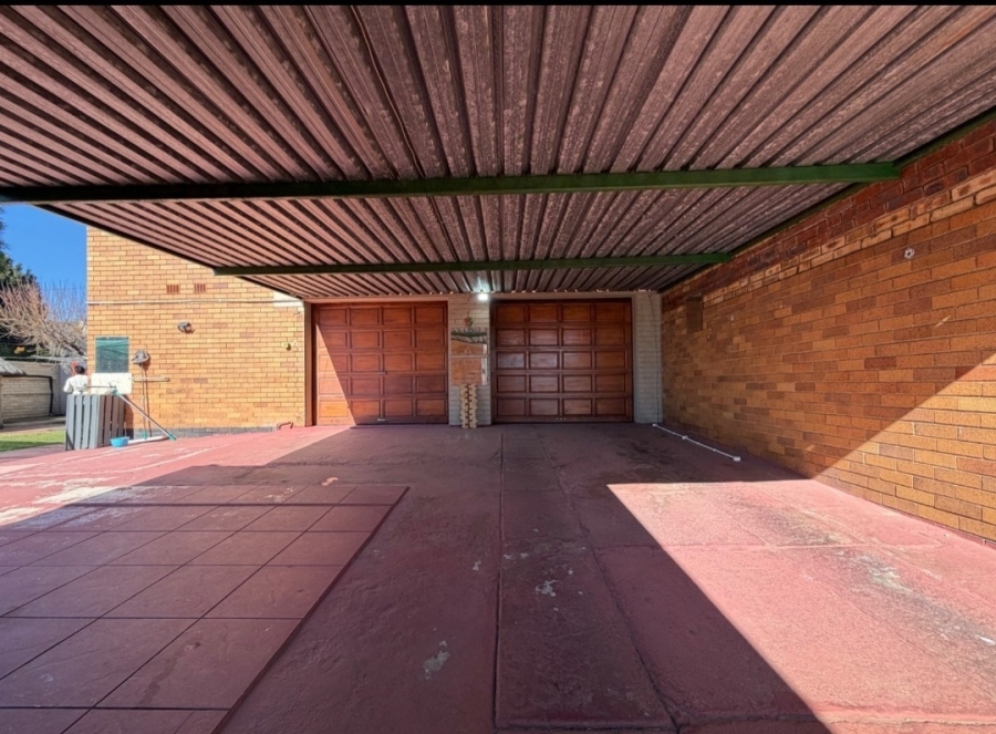 3 Bedroom Property for Sale in Linmeyer Gauteng
