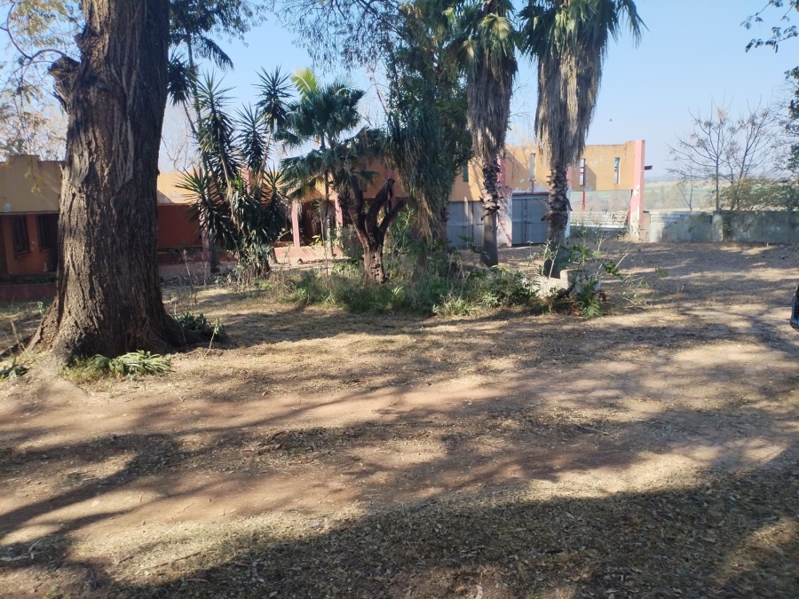 11 Bedroom Property for Sale in Lusthof Gauteng