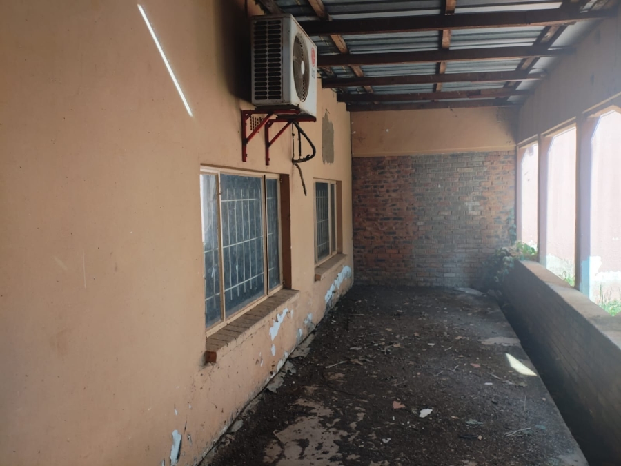 11 Bedroom Property for Sale in Lusthof Gauteng