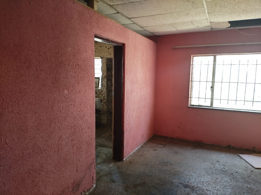 11 Bedroom Property for Sale in Lusthof Gauteng