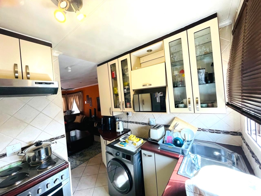 2 Bedroom Property for Sale in Clayville Gauteng