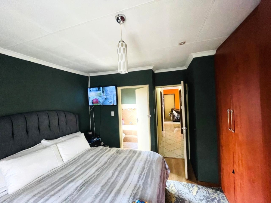 2 Bedroom Property for Sale in Clayville Gauteng