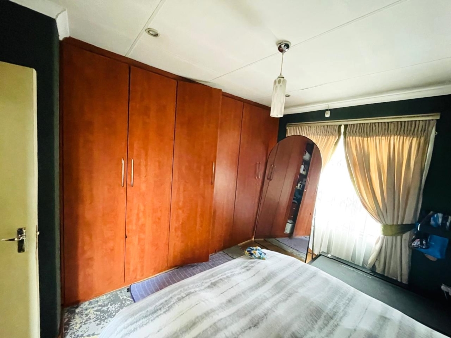 2 Bedroom Property for Sale in Clayville Gauteng