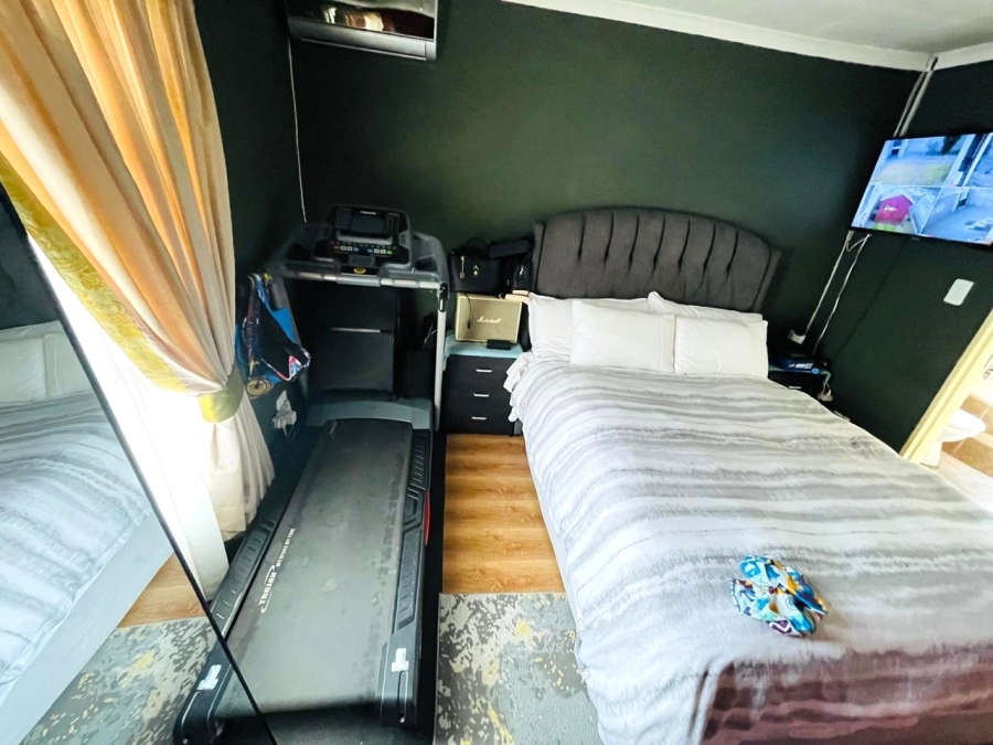 2 Bedroom Property for Sale in Clayville Gauteng