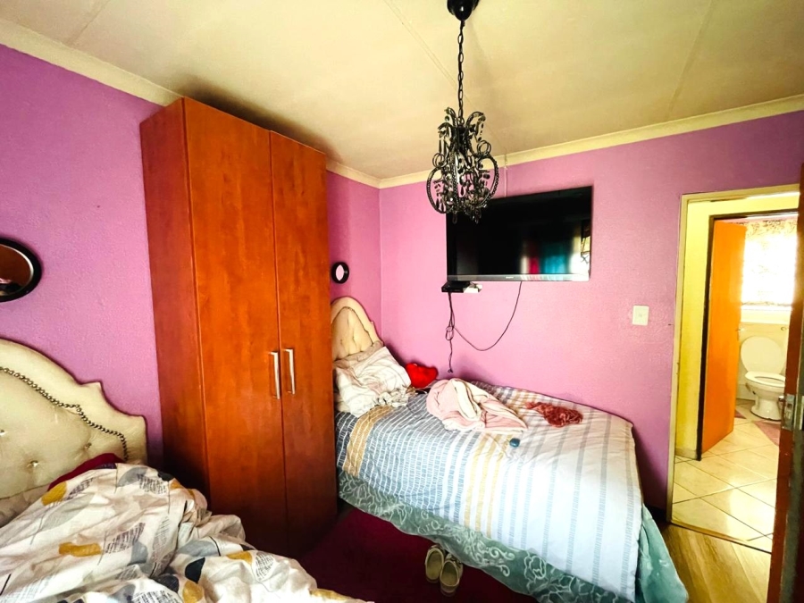 2 Bedroom Property for Sale in Clayville Gauteng