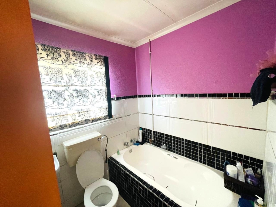 2 Bedroom Property for Sale in Clayville Gauteng