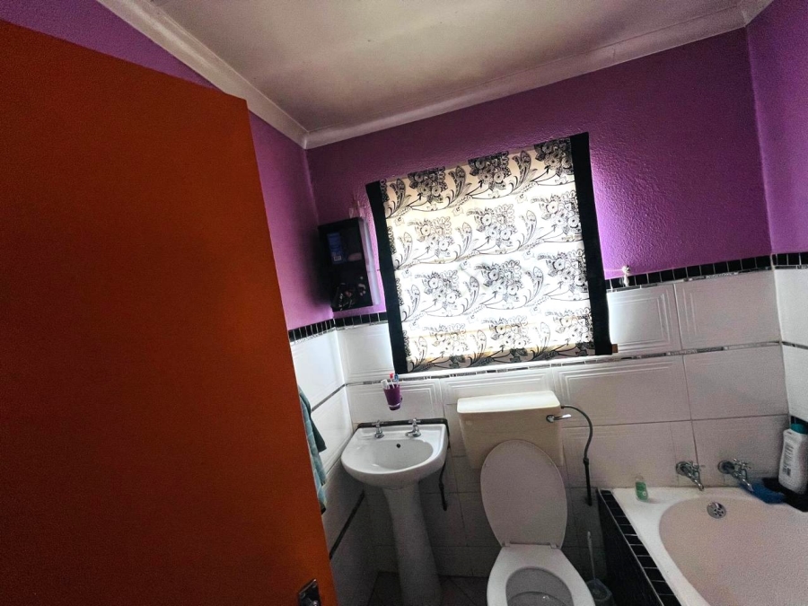 2 Bedroom Property for Sale in Clayville Gauteng
