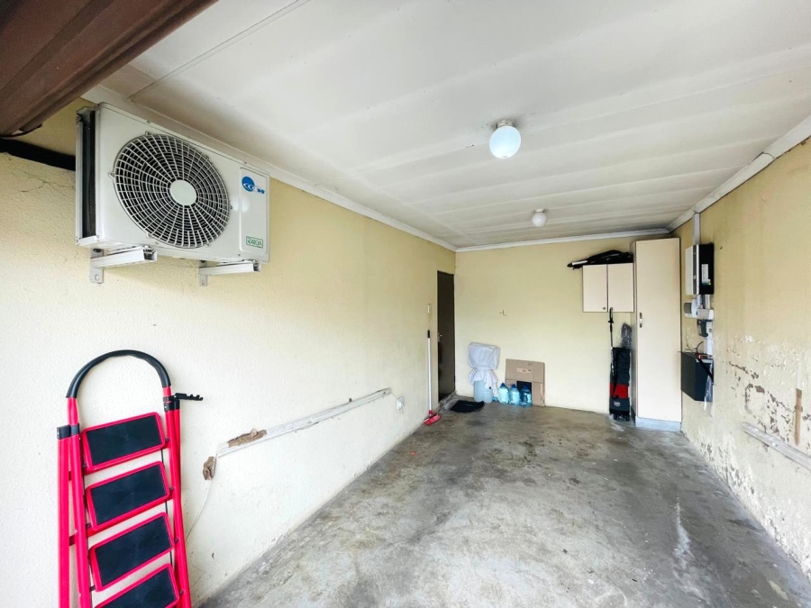 2 Bedroom Property for Sale in Clayville Gauteng
