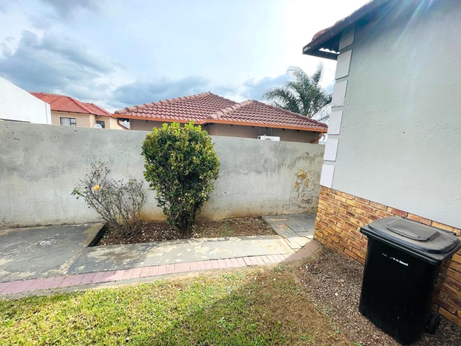 2 Bedroom Property for Sale in Clayville Gauteng