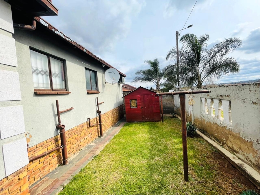 2 Bedroom Property for Sale in Clayville Gauteng