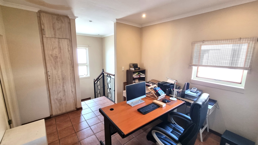 3 Bedroom Property for Sale in Silver Lakes Golf Estate Gauteng