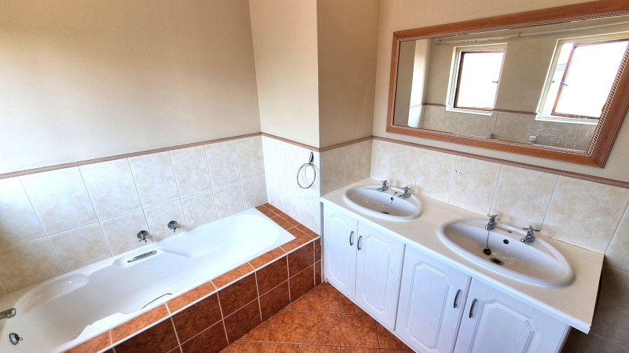 3 Bedroom Property for Sale in Silver Lakes Golf Estate Gauteng