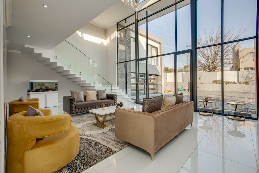 5 Bedroom Property for Sale in Cedar Creek Gauteng