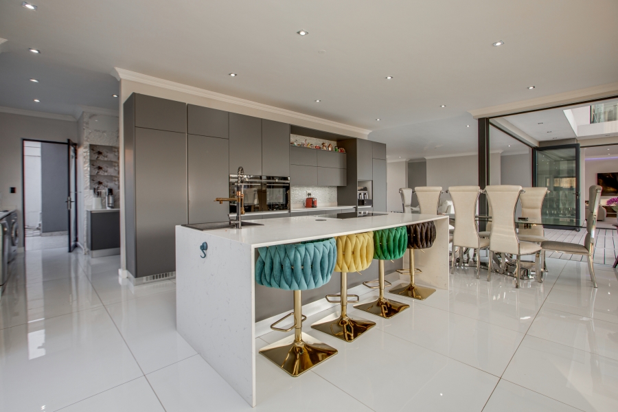 5 Bedroom Property for Sale in Cedar Creek Gauteng