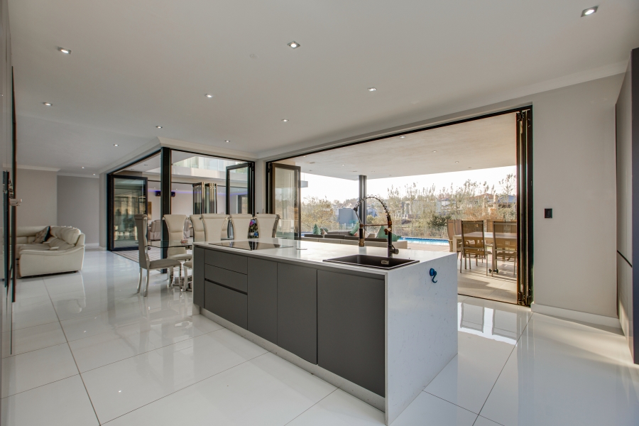 5 Bedroom Property for Sale in Cedar Creek Gauteng
