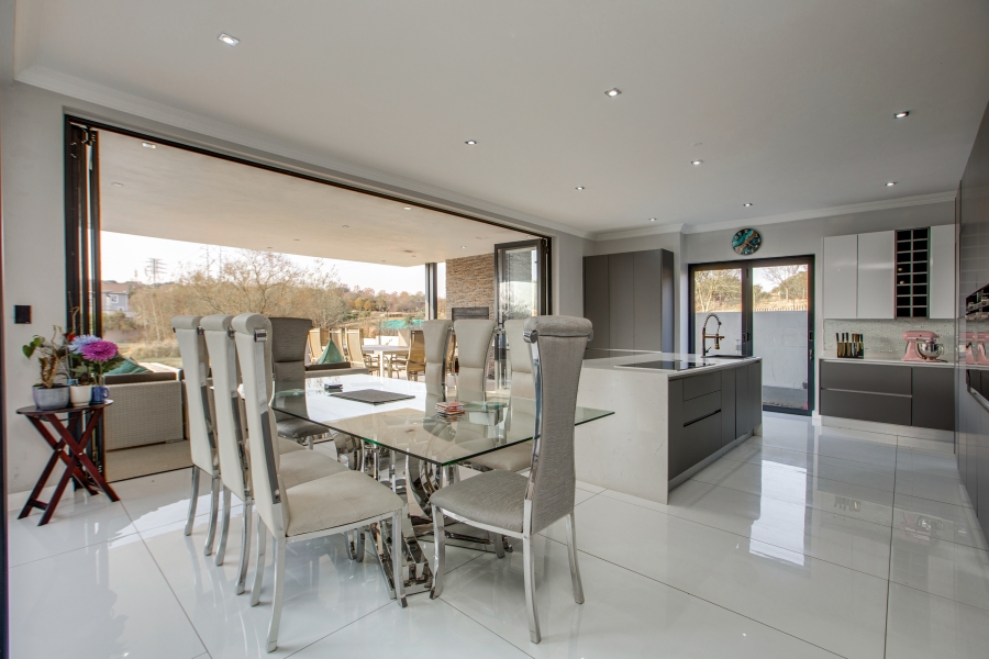 5 Bedroom Property for Sale in Cedar Creek Gauteng