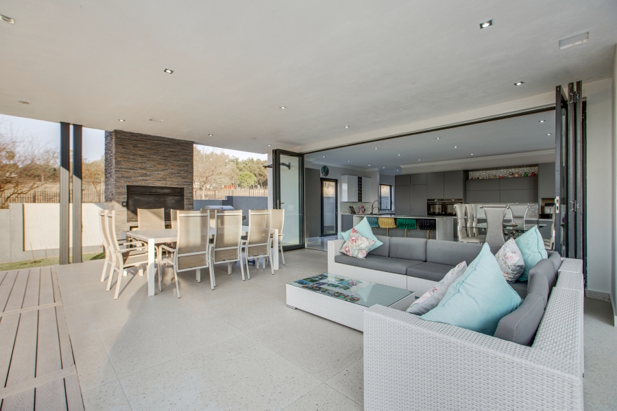 5 Bedroom Property for Sale in Cedar Creek Gauteng