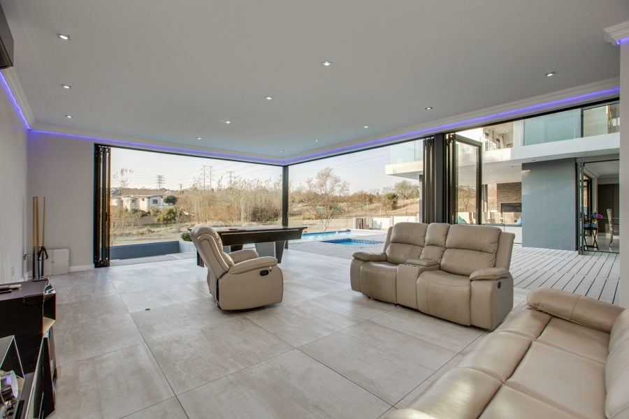 5 Bedroom Property for Sale in Cedar Creek Gauteng