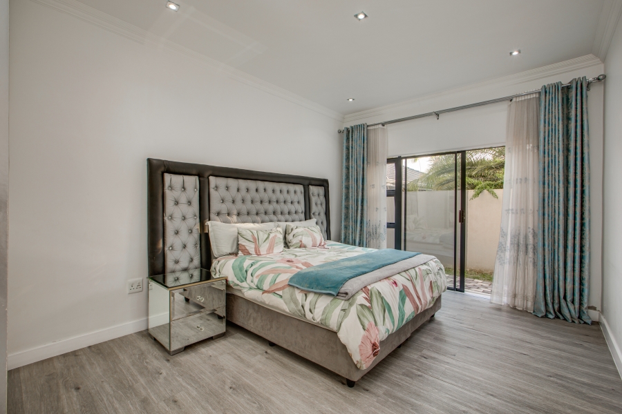 5 Bedroom Property for Sale in Cedar Creek Gauteng