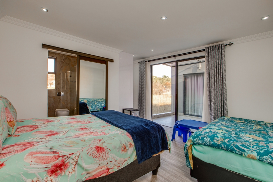 5 Bedroom Property for Sale in Cedar Creek Gauteng
