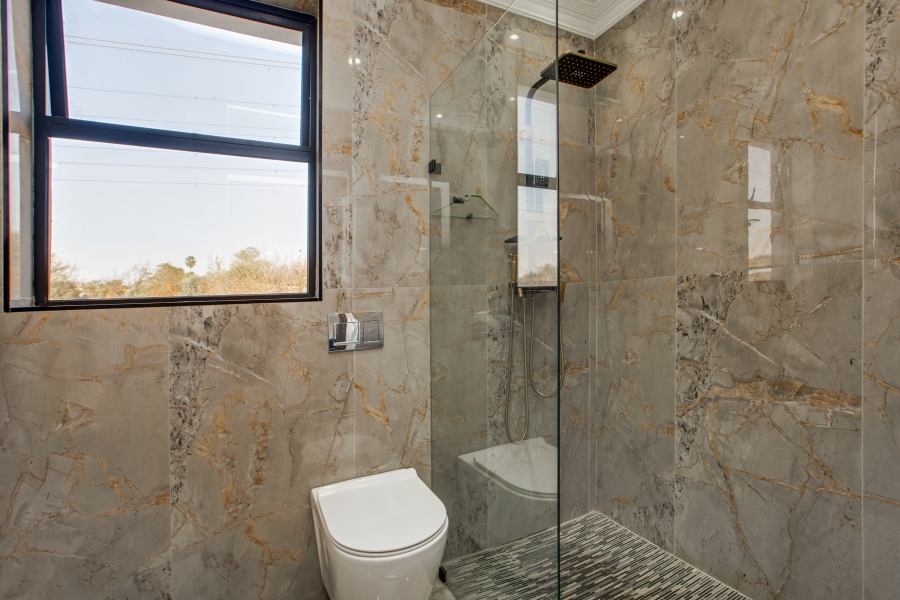 5 Bedroom Property for Sale in Cedar Creek Gauteng