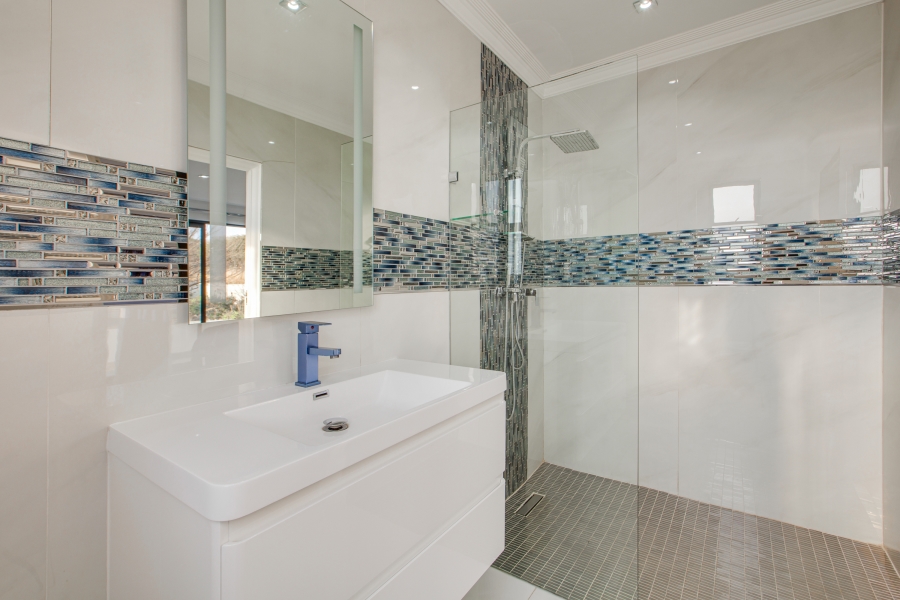 5 Bedroom Property for Sale in Cedar Creek Gauteng