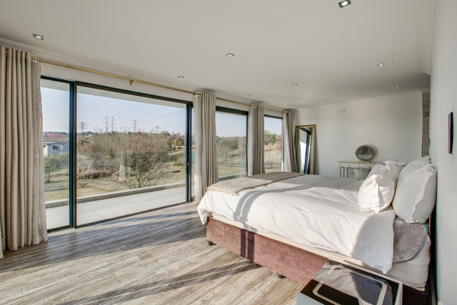 5 Bedroom Property for Sale in Cedar Creek Gauteng
